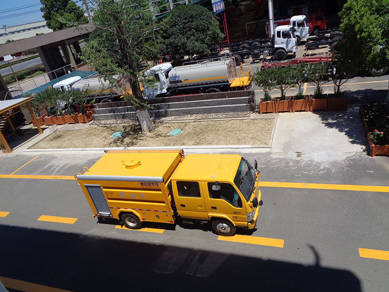 XZL5072GSS6型灑水車